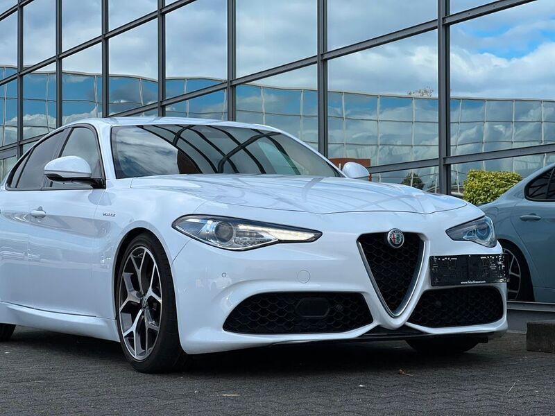 Weiß Gebraucht 2018 Alfa Romeo Giulia Veloce Limousine | 34.990 € (Teuer) - Bild 1/4