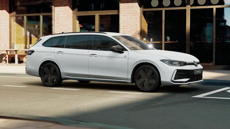 Gebraucht VW Passat R-line 150 PS (110 kW) 2024 Pure white (weiß) Kombi