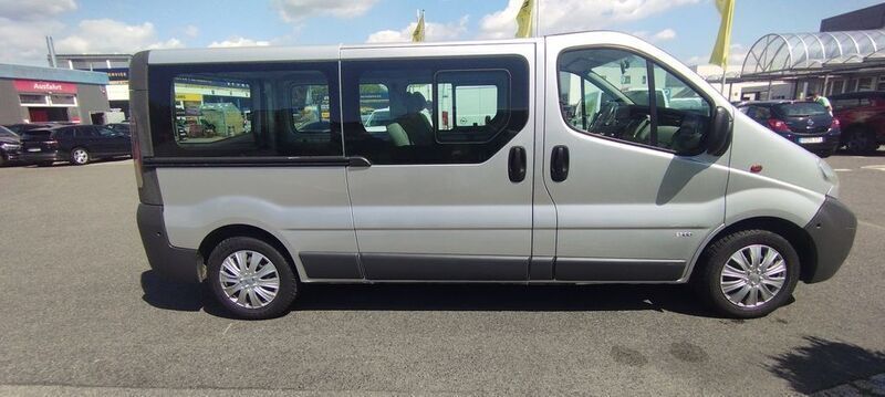 Silber Gebraucht 2004 Opel Vivaro Van | 7.890 € (Teuer) - Bild 1/4