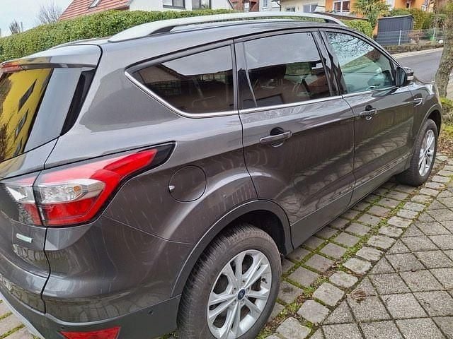 Gebraucht Ford Kuga Titanium 150 PS (110 kW) 2018 Grau SUV