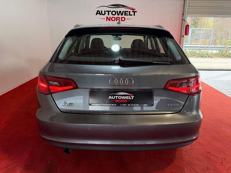 Gebraucht Audi A3 Attraction 110 PS (80 kW) 2015 Grau Limousine