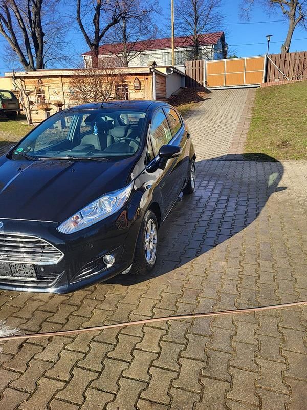 Gebraucht Ford Fiesta 101 PS (74 kW) 2016 Schwarz Kleinwagen