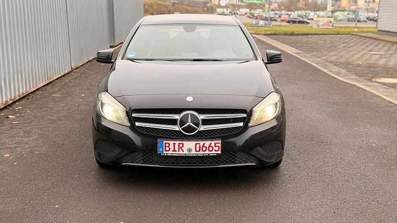 Gebraucht Mercedes A180 122 PS (89 kW) 2012 Schwarz Kleinwagen