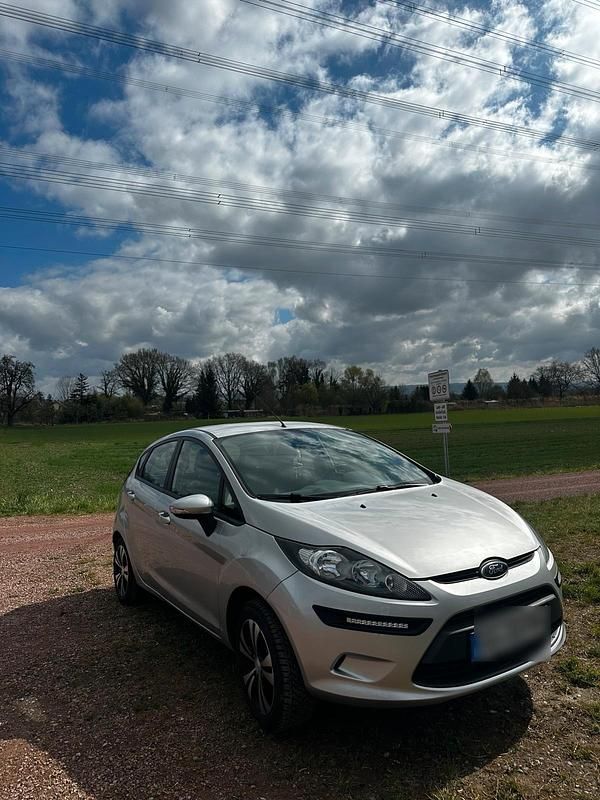 Gebraucht Ford Fiesta Titanium 82 PS (60 kW) 2011 Grau Kleinwagen