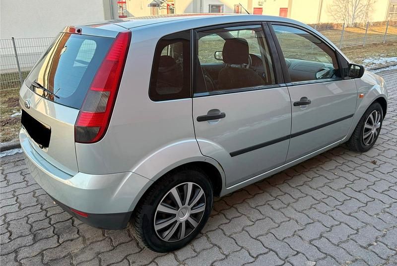 Gebraucht Ford Fiesta 70 PS (51 kW) 2004 Silber Limousine
