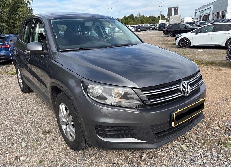 Grau Gebraucht 2014 VW Tiguan Trendline SUV | 9.950 € (Fairer Preis) - Bild 1/4