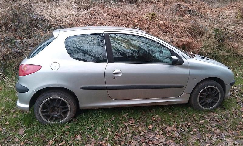Gebraucht Peugeot 206 75 PS (55 kW) 2006 Silber Kleinwagen