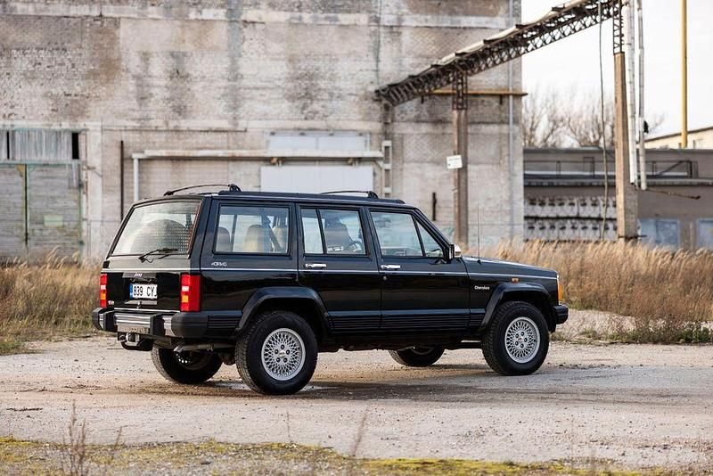 Gebraucht Jeep Cherokee Limited 178 PS (130 kW) 1996 Schwarz SUV