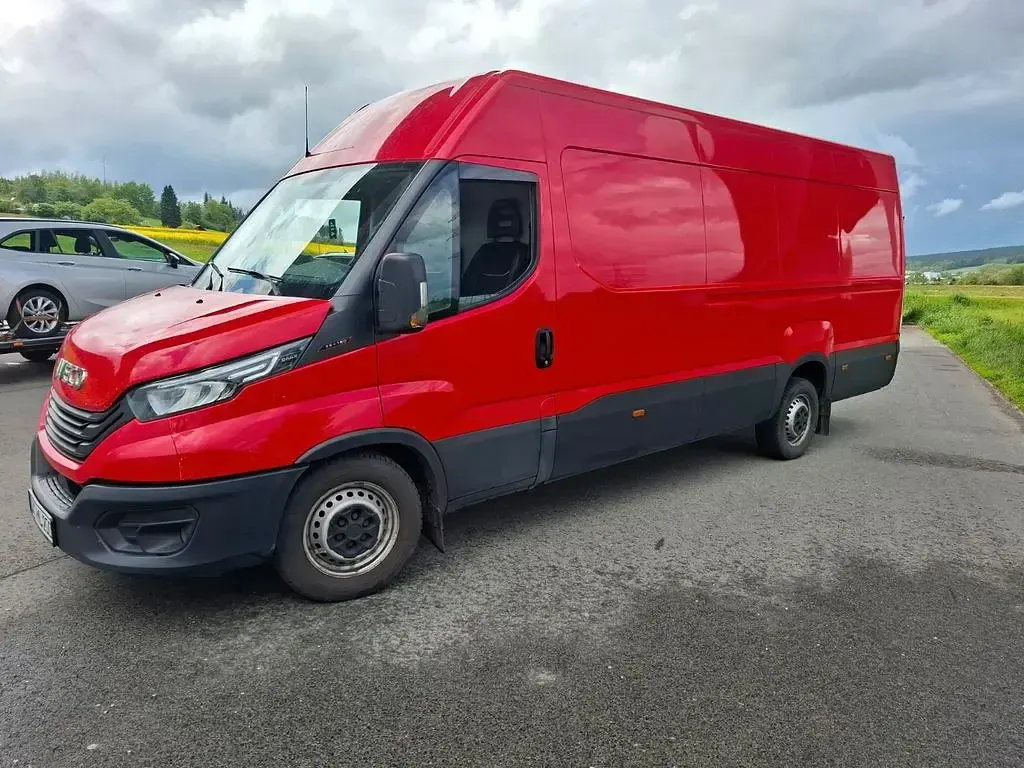 Gebraucht Iveco Daily 245 PS (180 kW) 2022 Rot Van