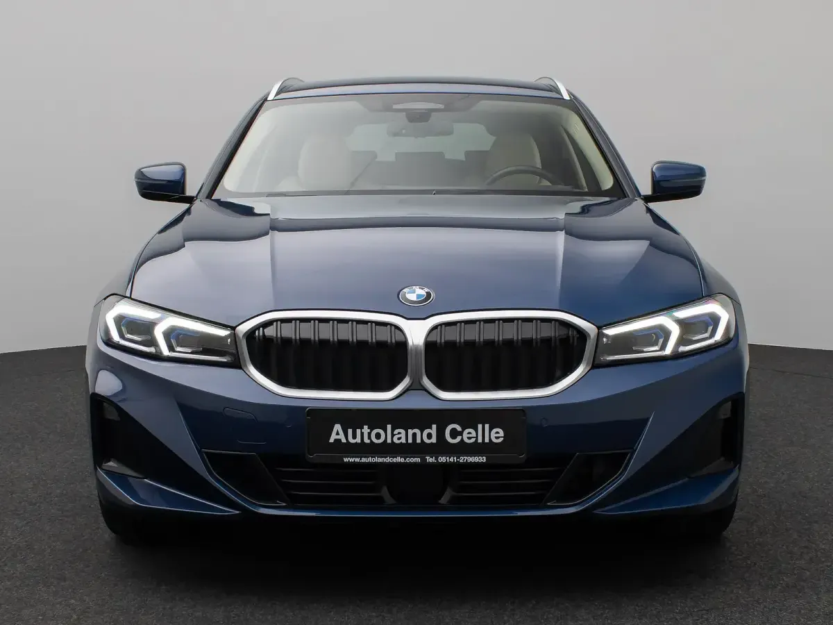 Gebraucht BMW 320 Sport Line 184 PS (135 kW) 2023 Phytonicblau metallicc1mbeige Limousine