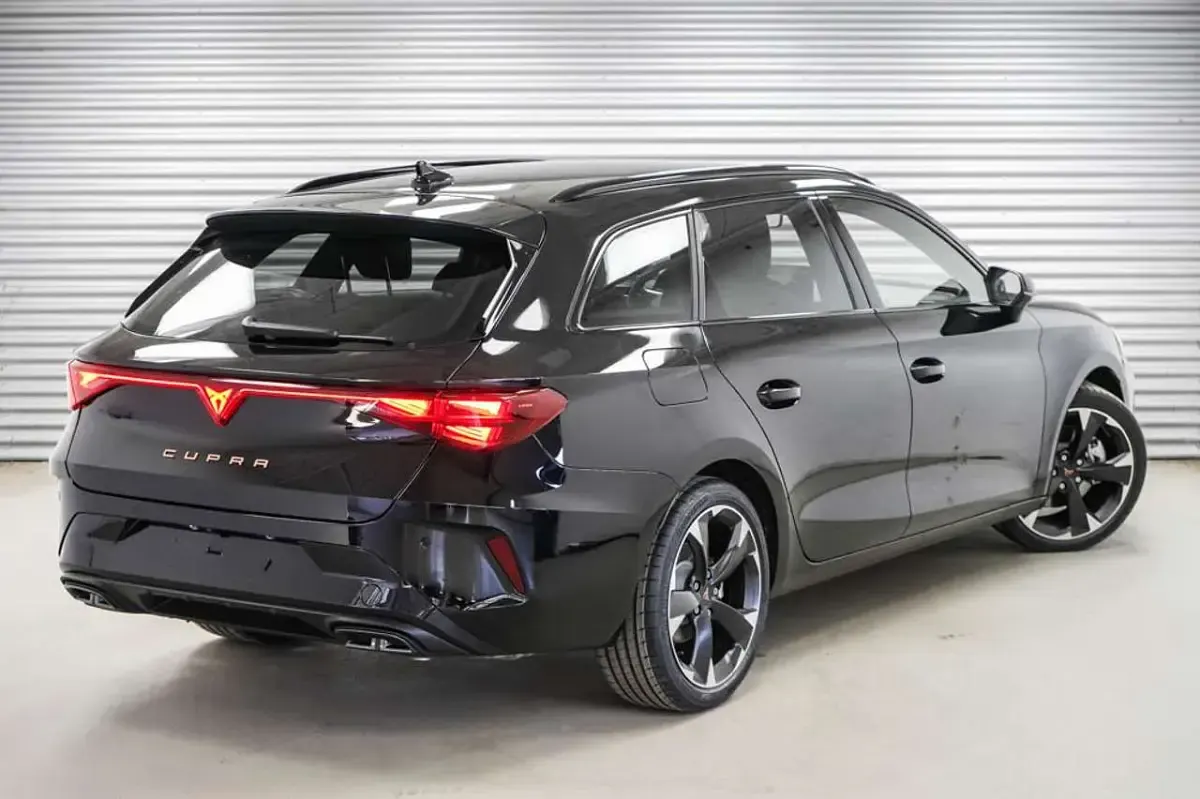 Neu Cupra Leon 204 PS (150 kW) 2026 Midnight black Kombi