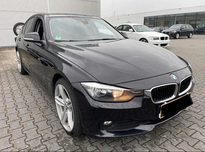 Schwarz Gebraucht 2013 BMW 316 Sport Line Limousine | 6.999 € (Fairer Preis) - Bild 1/4