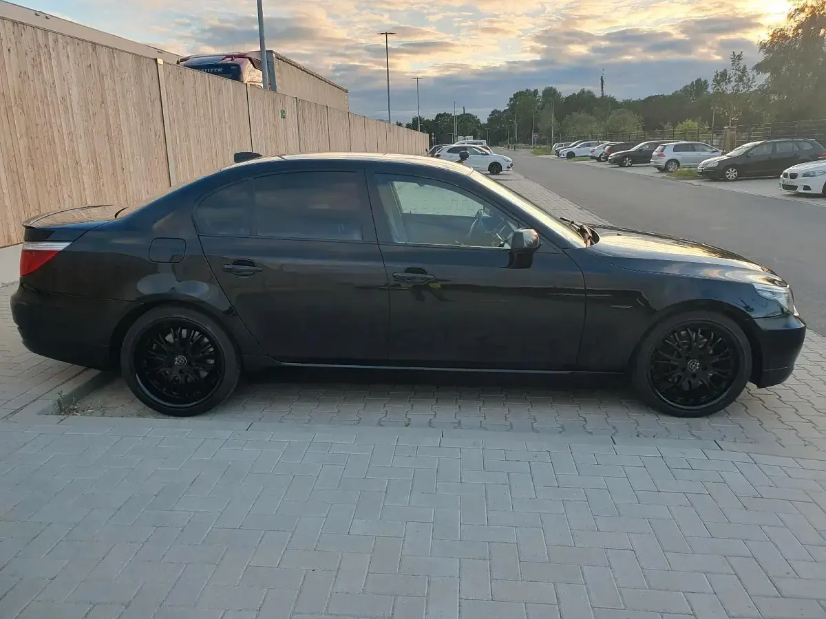 Gebraucht BMW 525 307 PS (225 kW) 2008 Schwarz Limousine