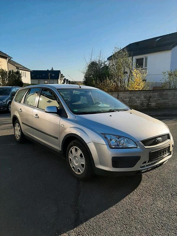 Second-hand Ford Focus 101 CP (74 kW) 2004 Argintiu Break