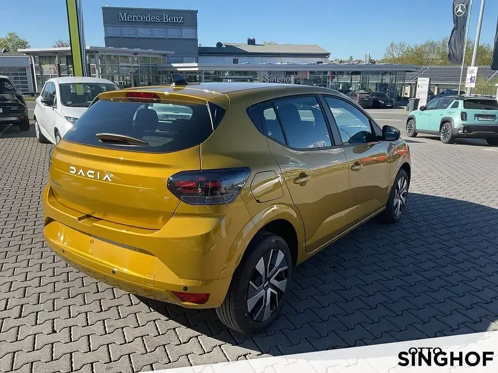 Neu Dacia Sandero Expression 101 PS (74 kW) 2026 Gelb Limousine