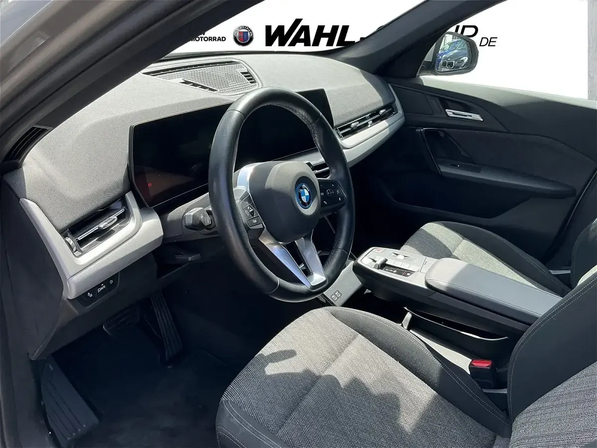 Gebraucht BMW iX1 230 kW (313 PS) 2023 Silber metallic SUV