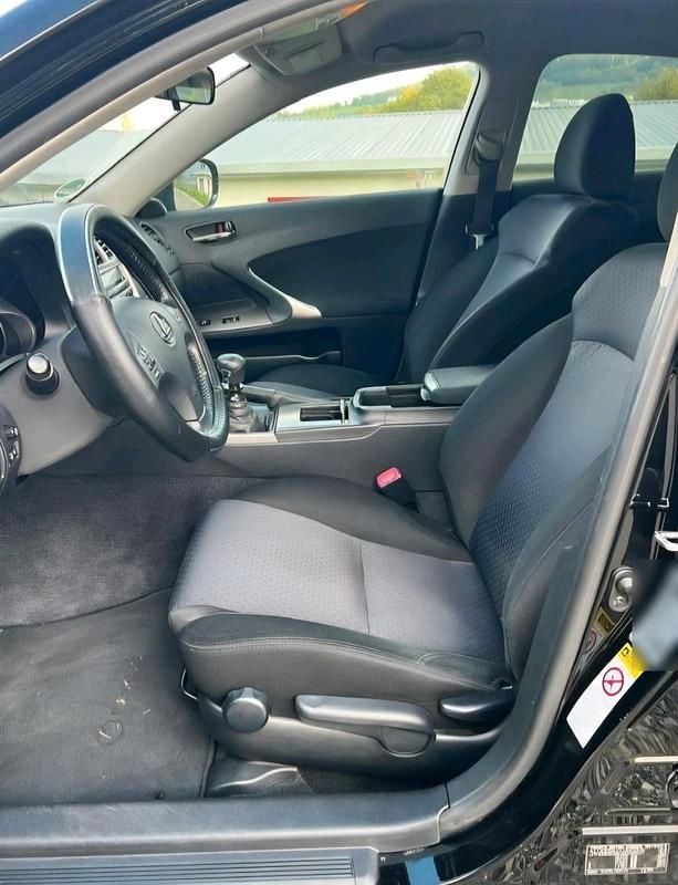 Gebraucht Lexus IS220d 177 PS (130 kW) 2007 Schwarz Limousine