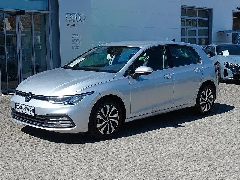 Gebraucht VW Golf VIII Active 116 PS (85 kW) 2023 Reflexsilber (metallic) Limousine
