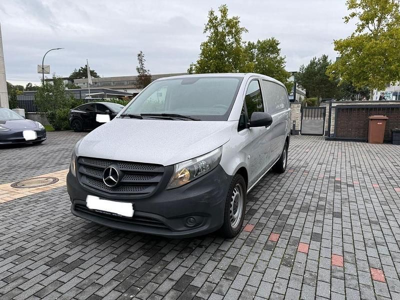Schwarz Gebraucht 2015 Mercedes Vito Van / Kleinbus | 9.000 € (Superpreis) - Bild 1/4