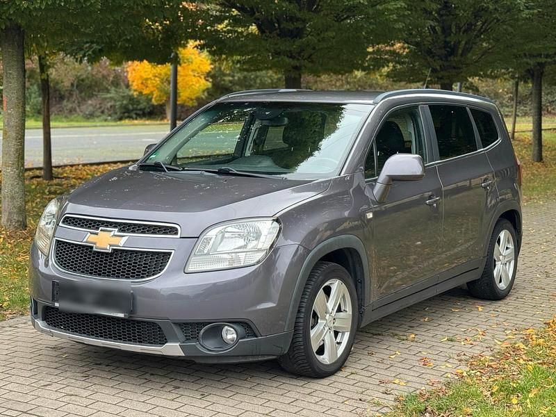 Grau Gebraucht 2012 Chevrolet Orlando Van / Kleinbus | 6.850 € (Fairer Preis) - Bild 1/4
