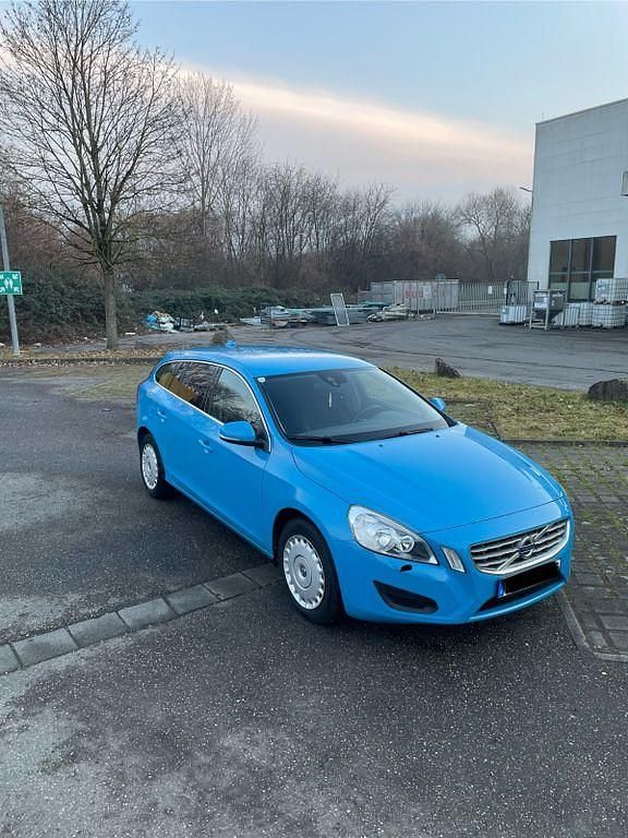 Gebraucht Volvo V60 Momentum 136 PS (100 kW) 2012 Blau Kombi