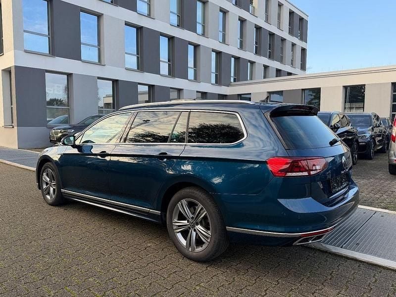 Gebraucht VW Passat R-line Plus 200 PS (147 kW) 2022 Blau Kombi