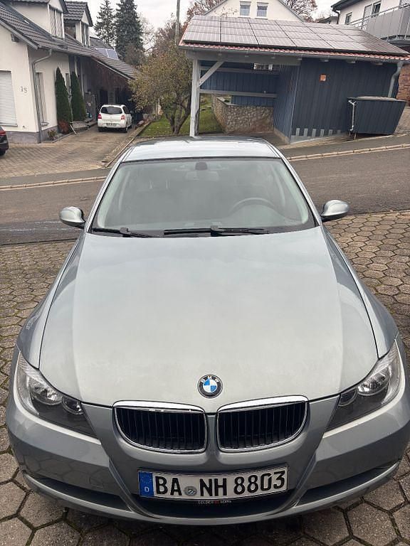Gebraucht BMW 318 129 PS (94 kW) 2007 Grau Limousine