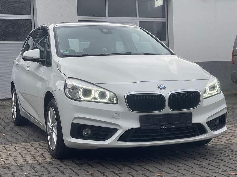 Weiß Gebraucht 2015 BMW 218 Active Tourer Basis Van / Kleinbus | 9.900 € (Superpreis) - Bild 1/4