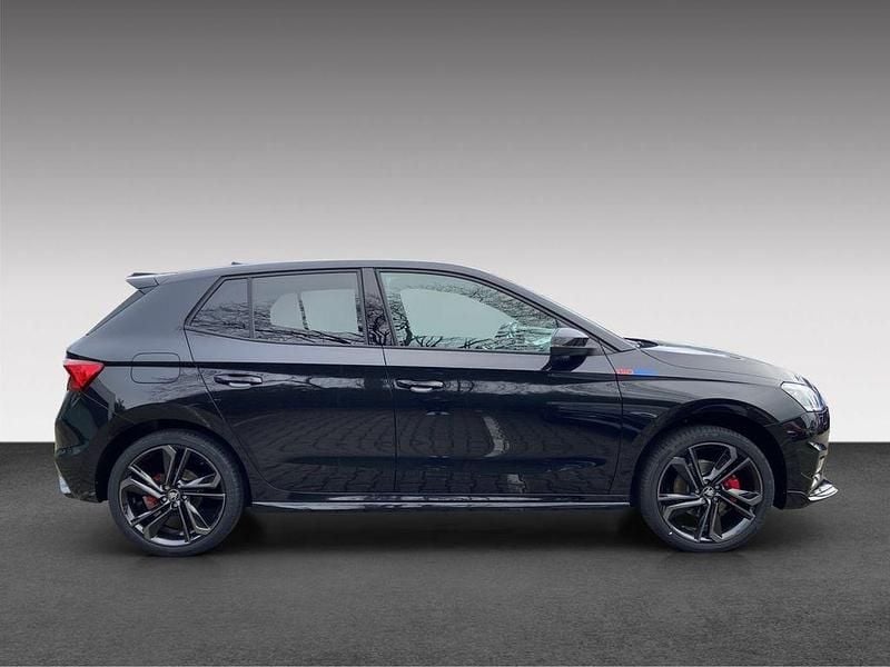 Neu Skoda Fabia 177 PS (130 kW) 2026 Schwarzmagic perleffekt Limousine