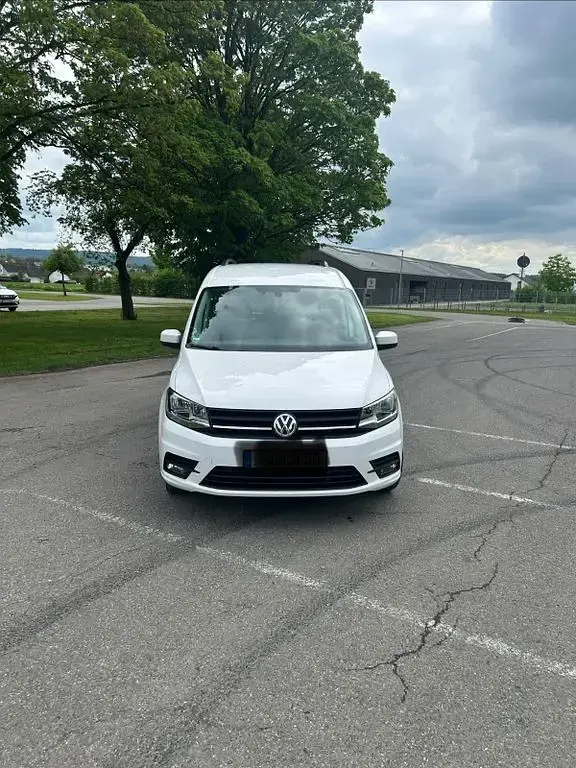 Używany VW Caddy Maxi 150 KM (110 kW) 2018 Biały Minivan