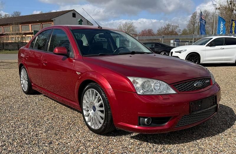 Gebraucht Ford Mondeo ST 226 PS (166 kW) 2002 Rot Limousine