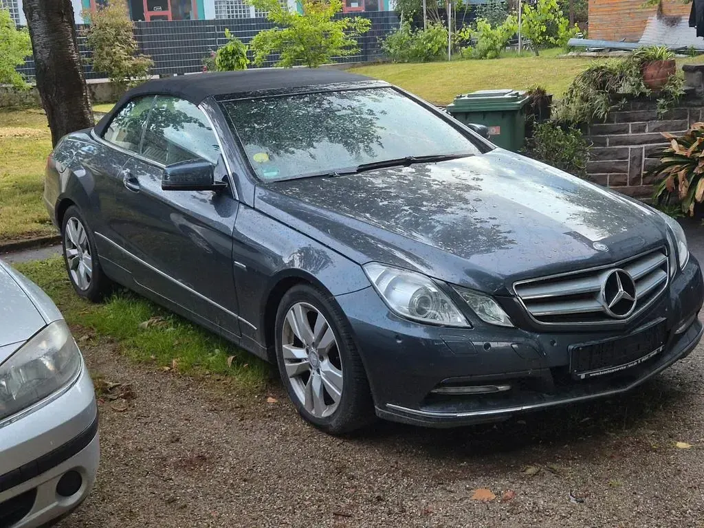 Usado Mercedes E220 170 CV (125 kW) 2011 Gris Descapotable