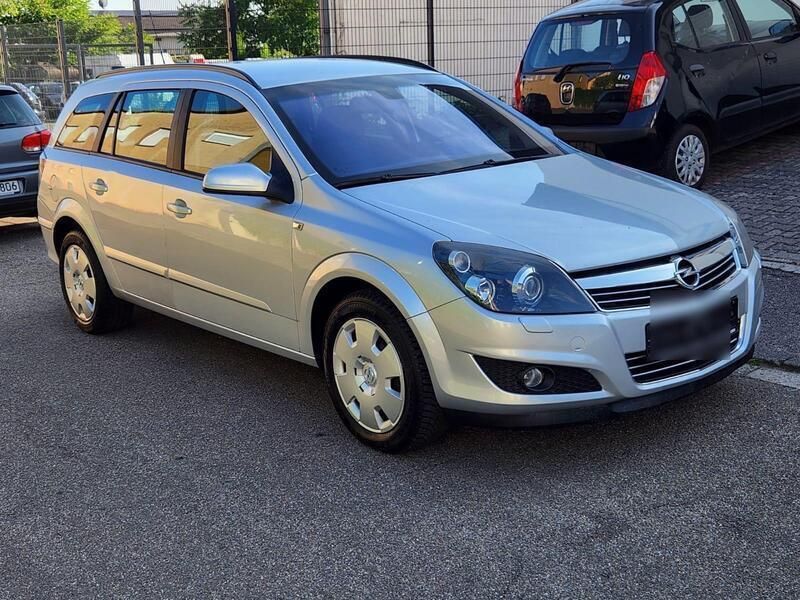 Silber Gebraucht 2009 Opel Astra Kombi | 3.800 € (Fairer Preis) - Bild 1/4