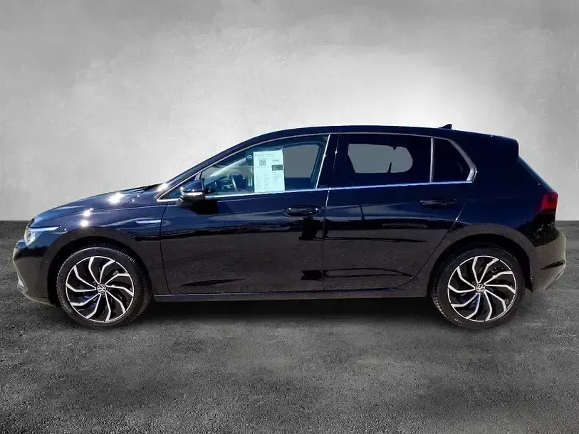 Gebraucht VW Golf VIII Style 131 PS (96 kW) 2022 Deep black (metallic) Limousine