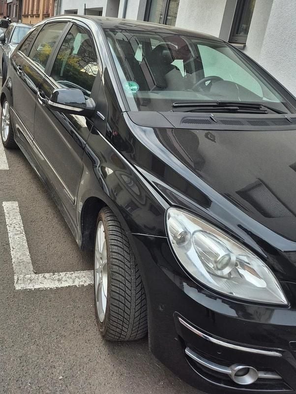 Gebraucht Mercedes B180 116 PS (85 kW) 2011 Schwarz Van / Kleinbus