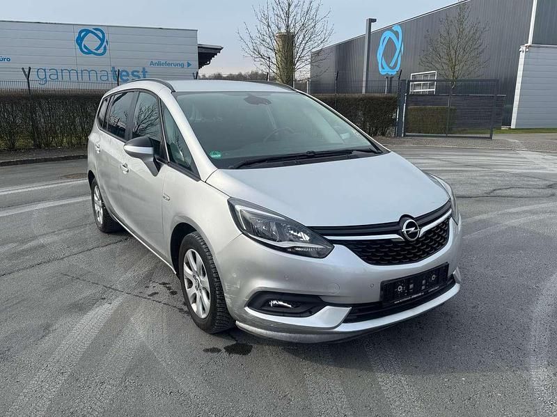 Gebraucht Opel Zafira Active 140 PS (102 kW) 2017 Argon silber/ice silver (m2) Van / Kleinbus