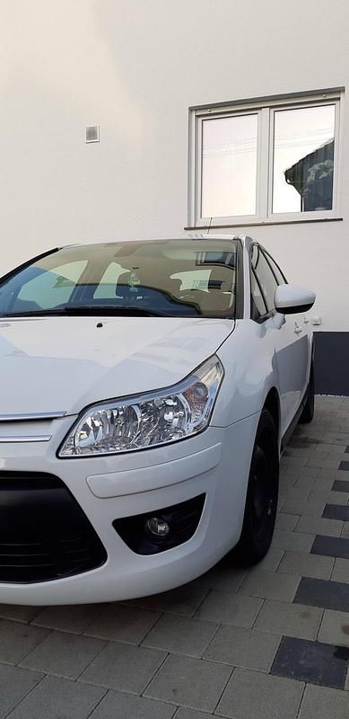 Weiß Gebraucht 2010 Citroën C4 Tonic Limousine | 3.800 € (Teuer) - Bild 1/4