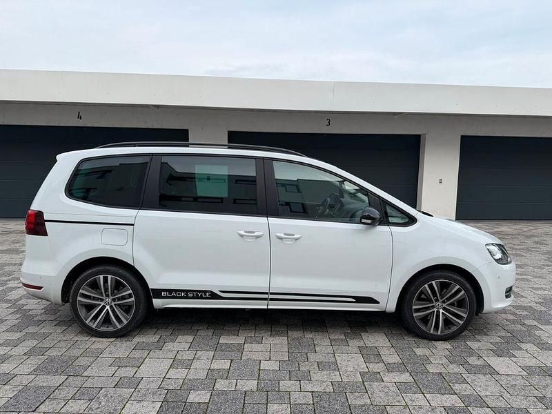 Gebraucht VW Sharan Highline 150 PS (110 kW) 2021 Weiß Van / Kleinbus