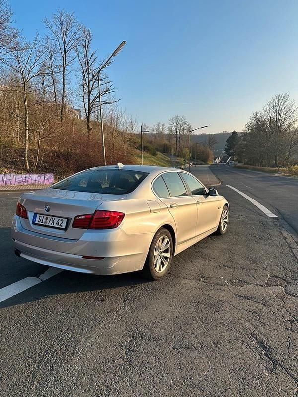 Silber Gebraucht 2010 BMW 523 Limousine | 6.000 € - Bild 1/4