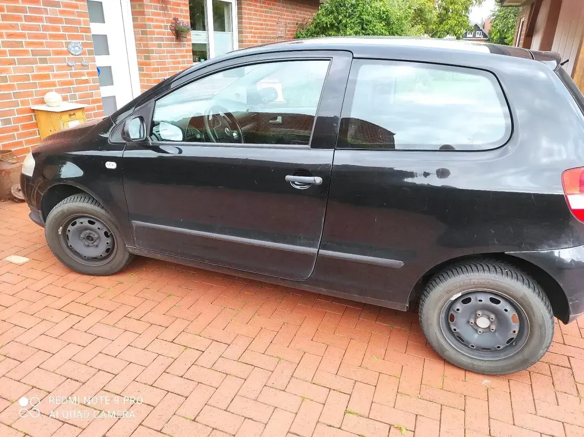 Gebraucht VW Fox 54 PS (39 kW) 2008 Schwarz Kleinwagen