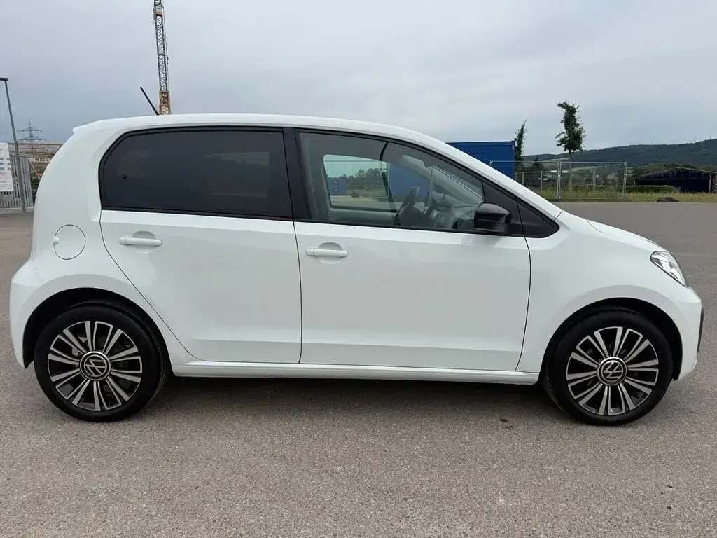 Używany VW up! Style 65 KM (47 kW) 2023 Biały Hatchback