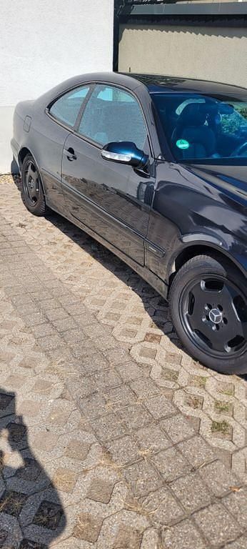 Schwarz Gebraucht 2001 Mercedes CLK320 Avantgarde Coupé | 3.900 € (Fairer Preis) - Bild 1/4