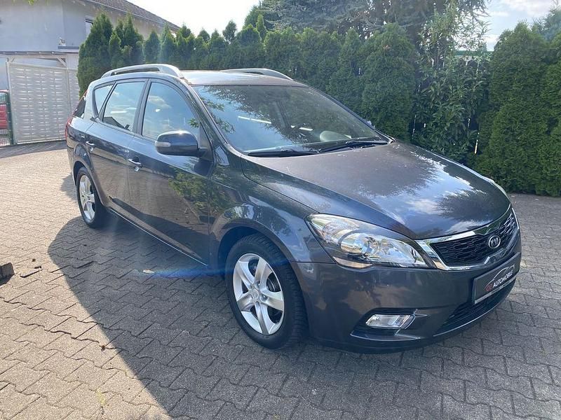 Grau Gebraucht 2011 Kia Ceed Edition 7 Kombi | 4.990 € (Fairer Preis) - Bild 1/4