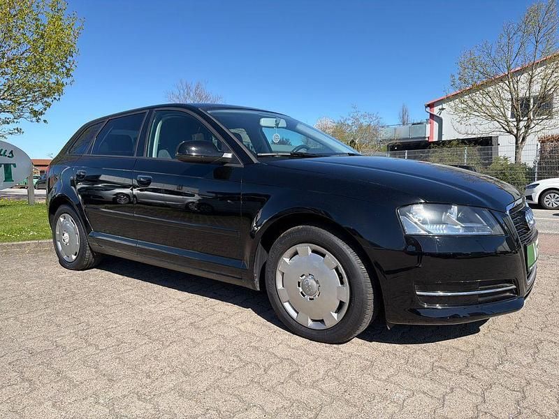 Gebraucht Audi A3 Attraction 105 PS (77 kW) 2014 Schwarz Limousine