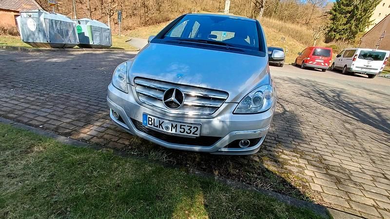 Gebraucht Mercedes B200 125 PS (91 kW) 2009 Silber Van / Kleinbus