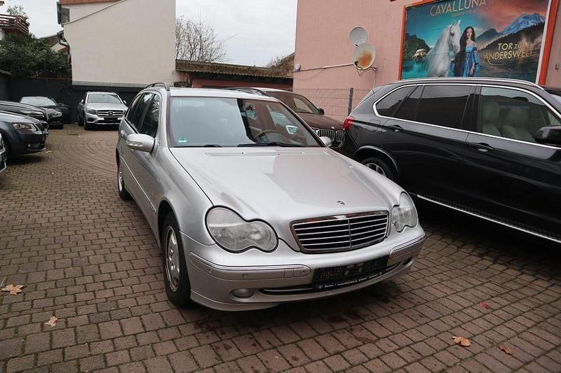 Silber Gebraucht 2001 Mercedes C220 Avantgarde Kombi | 2.200 € (Superpreis) - Bild 1/4