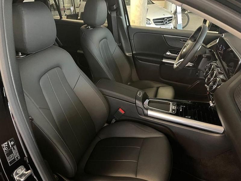 Gebraucht Mercedes GLA200 Night 163 PS (119 kW) 2024 Schwarz SUV