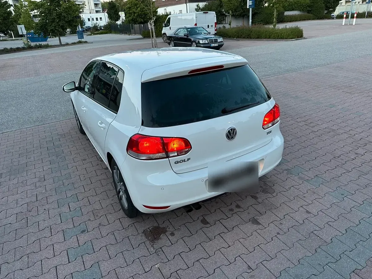 Gebraucht VW Golf VI 110 PS (80 kW) 2009 Weiß Kleinwagen