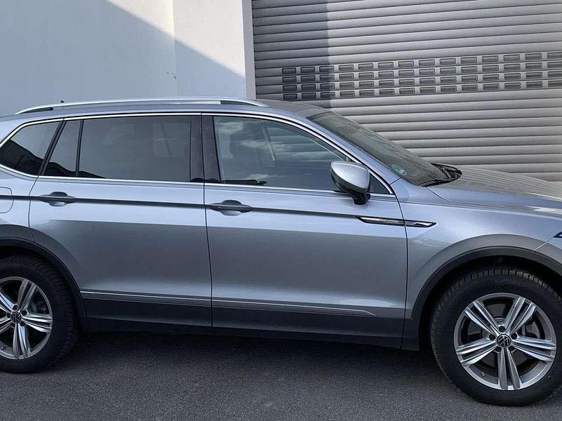 Pyritsilber Gebraucht 2023 VW Tiguan Allspace Elegance SUV | 43.990 € (Teuer) - Bild 1/4