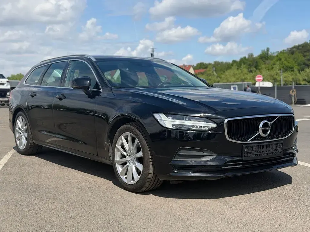 Gebraucht Volvo V90 Momentum 190 PS (139 kW) 2019 Schwarz Kombi